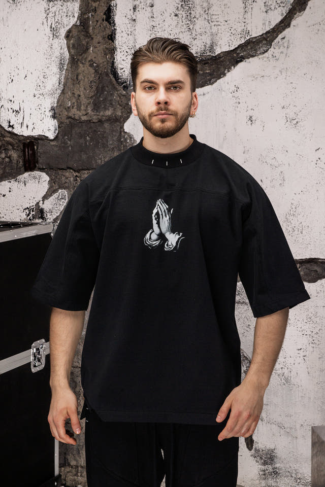 Wicked33 Prayer oversized t-shirt in black, subtle front print + large back graphic