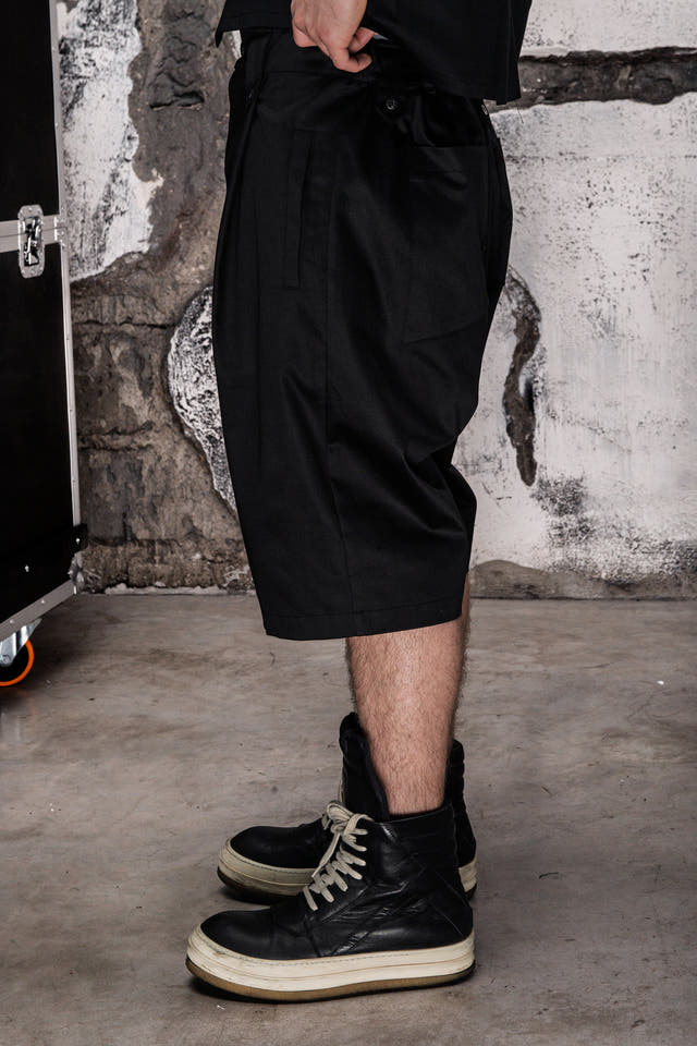 Wicked33 Vector shorts in black