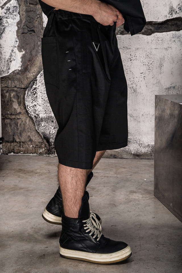Wicked33 Vector shorts in black