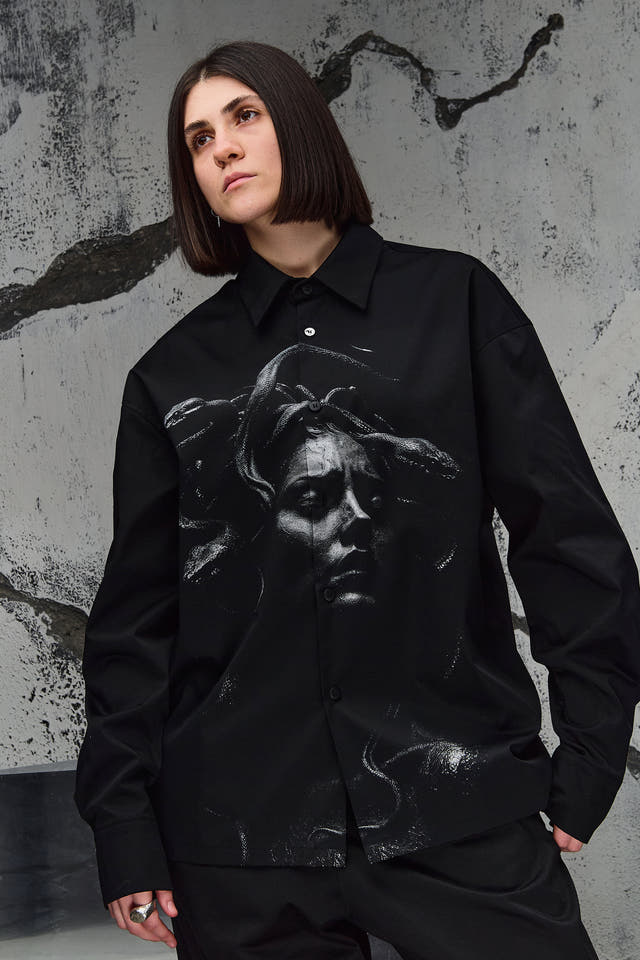 Wicked33 Medusa oversized shirt in black with grey-white print, large graphic print on the front