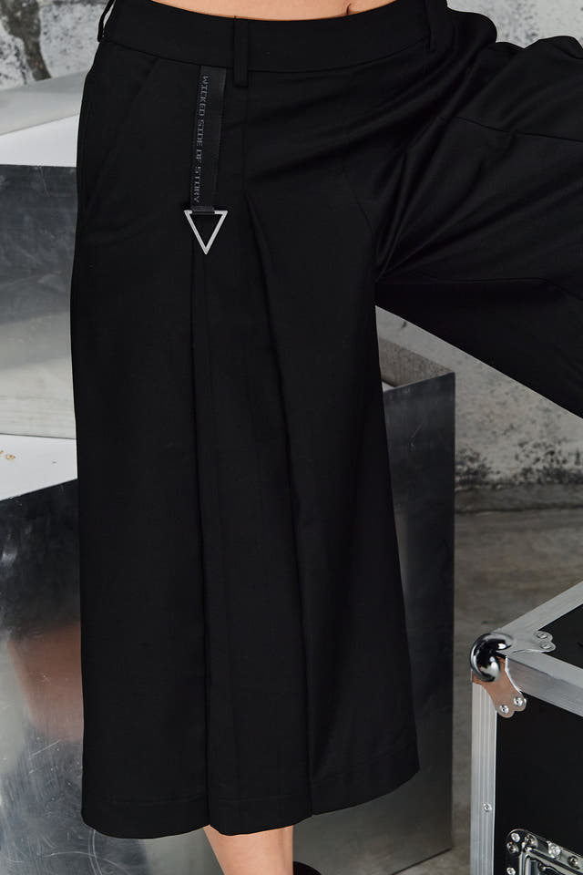Wicked33 Blade streetwear pants in deep black