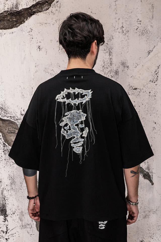 Wicked33 Halo oversized t-shirt, back Design: Abstract portrait artwork