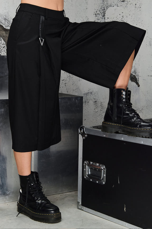 Wicked33 Blade streetwear pants in deep black
