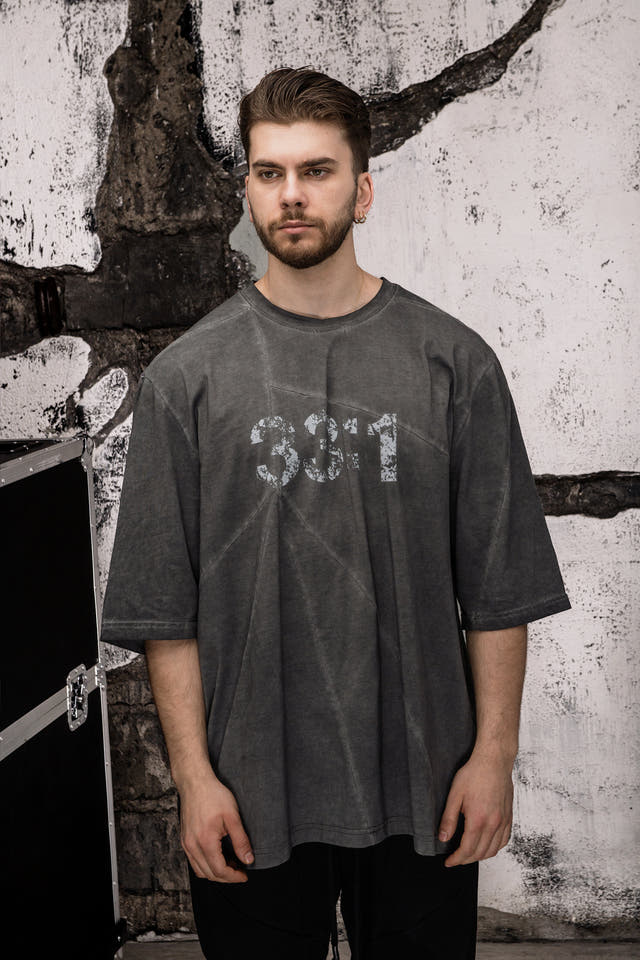Wicked33 Betrayer oversized t-shirt in washed dark grey, back print: Large-scale centered graphic
