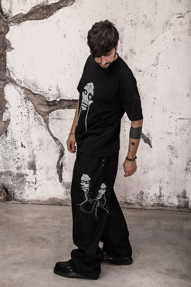 Wicked33 Mute oversized t-shirt, handcrafted portrait created through free-motion stitching