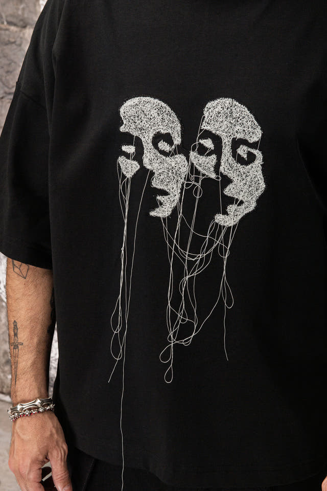 Wicked33 Entity oversized t-shirt, three connected abstract portraits