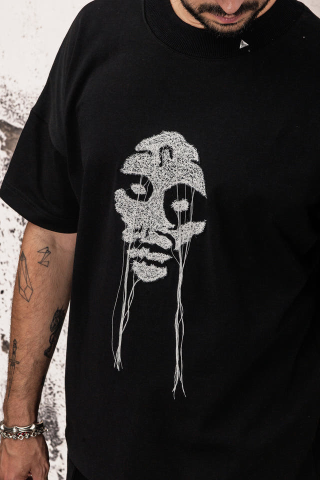 Wicked33 Mute oversized t-shirt, handcrafted portrait created through free-motion stitching