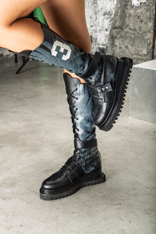 Black wing-print tall boots